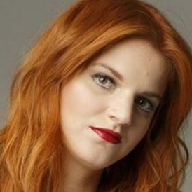 Chiara: Come si sopravvive a una vita di mode e discorsi vuoti senza ...